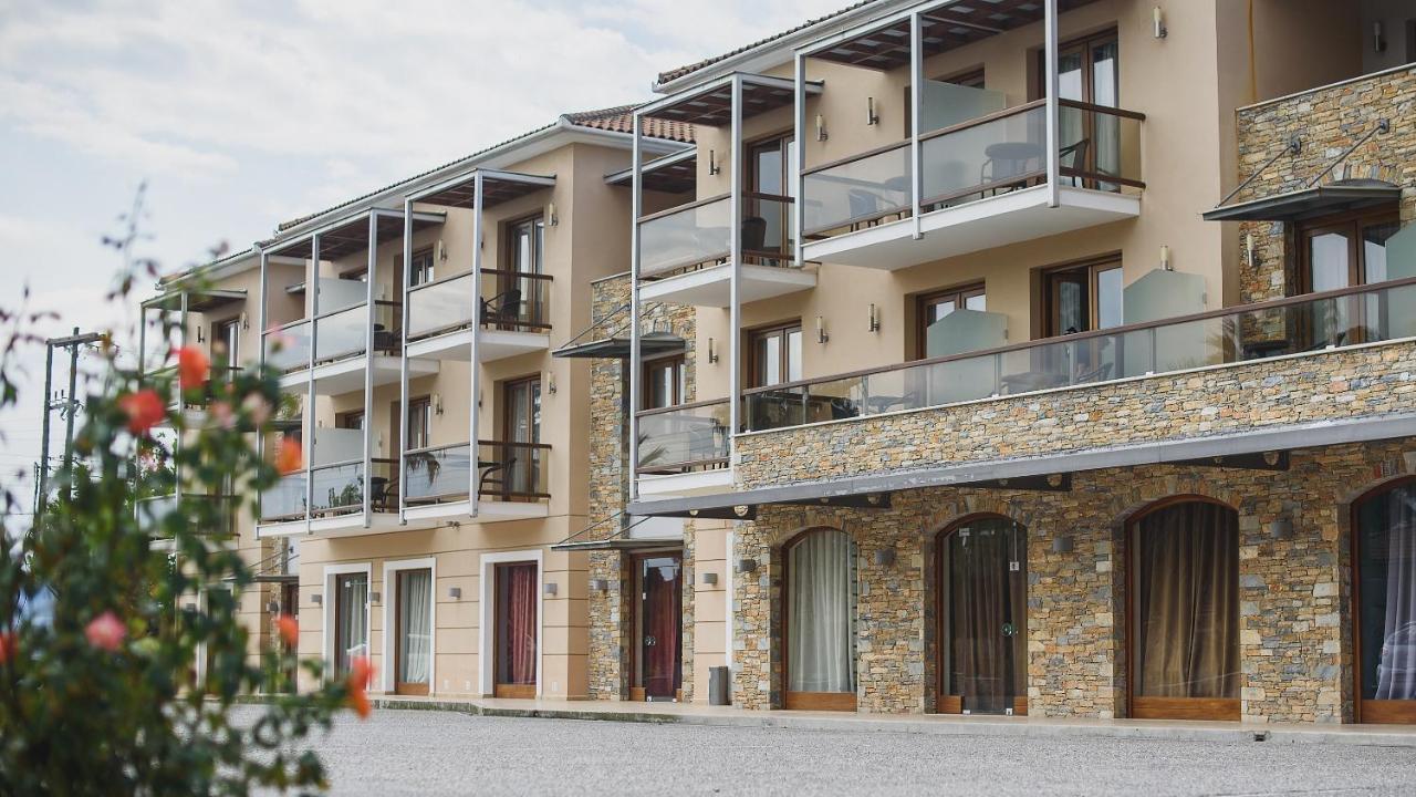 발리스 리조트 호텔 볼로스 외부 사진 Residential complex in the village
