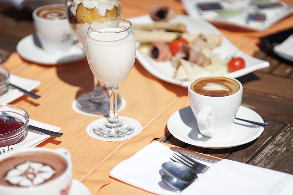 발리스 리조트 호텔 볼로스 외부 사진 A typical Italian breakfast